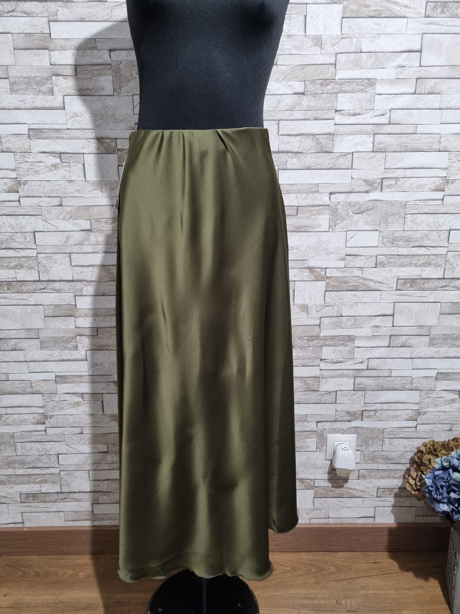 Falda midi satinada Oliva - 2